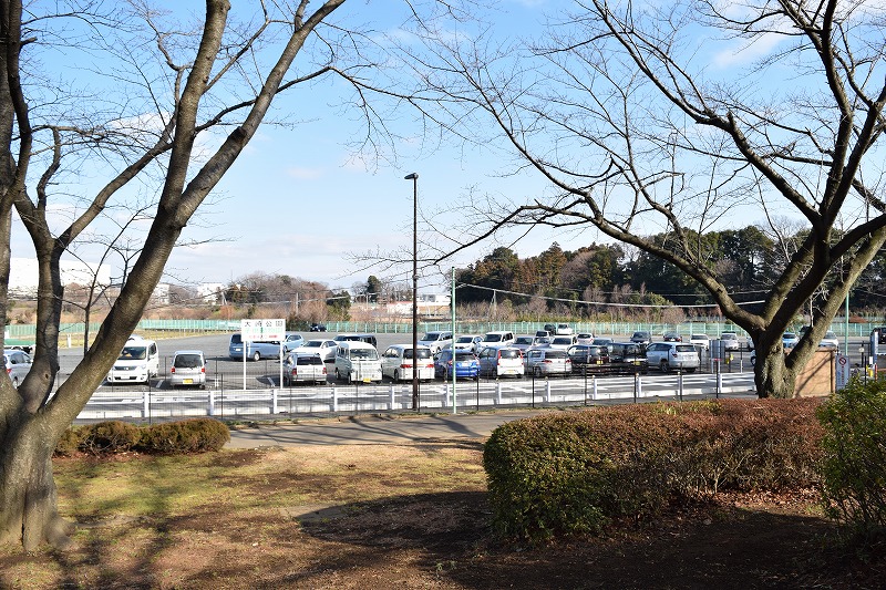 大崎公園の広い駐車場