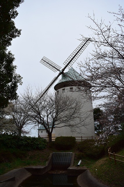 松伏総合公園　ランドマークの風車