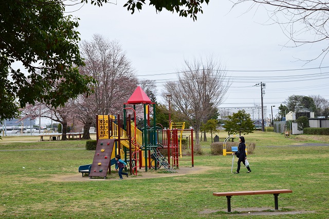 松伏記念公園　子供の遊具施設